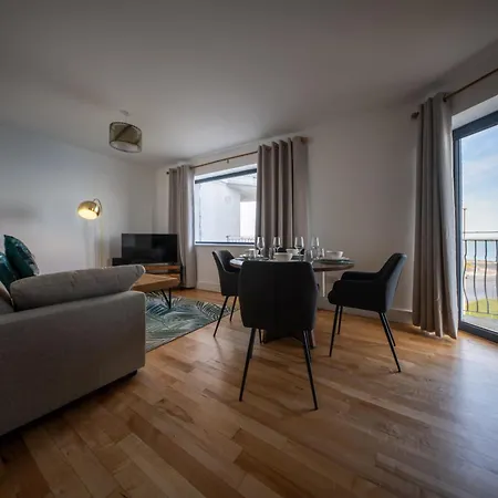 Designer 2-bed With Stunning Sea Views