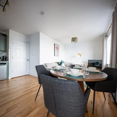 Designer 2-bed With Stunning Sea Views *