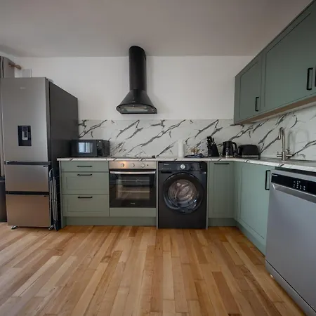 Designer 2-bed With Stunning Sea Views