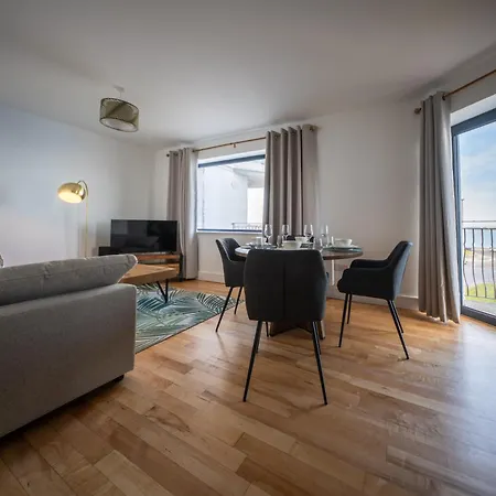 Designer 2-bed With Stunning Sea Views Appartement *